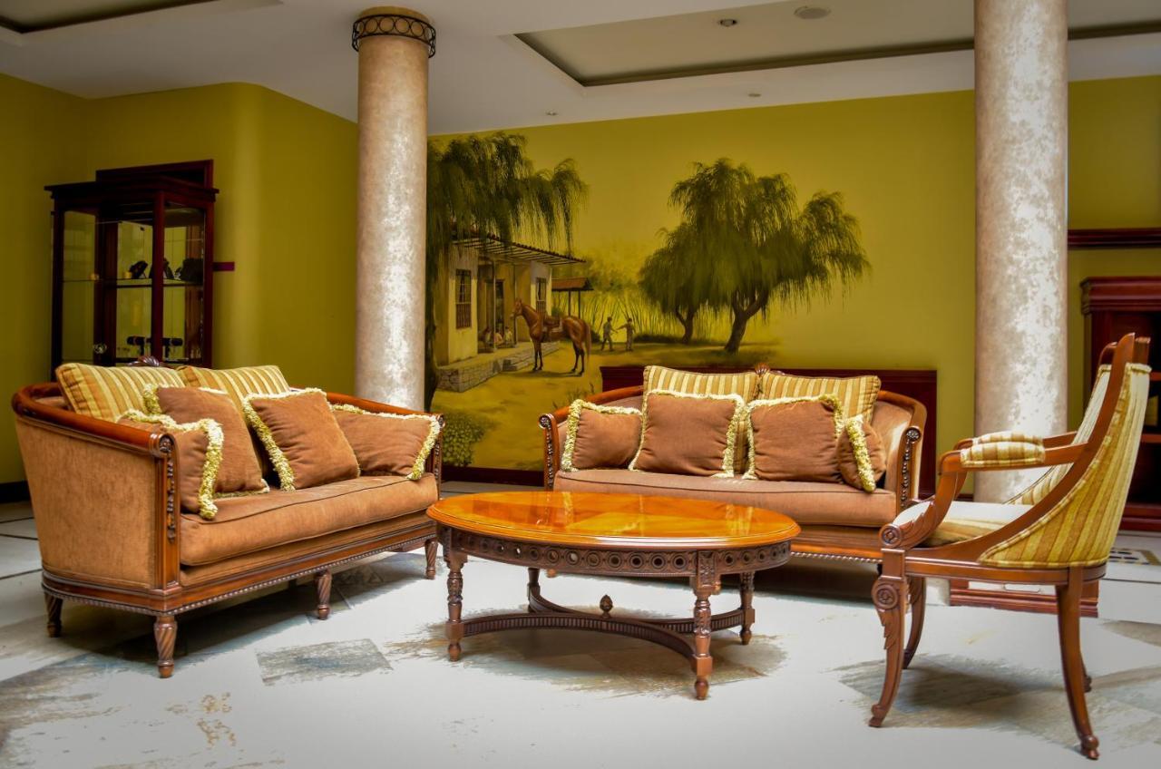 Grand Victoria Boutique Hotel Loja Esterno foto