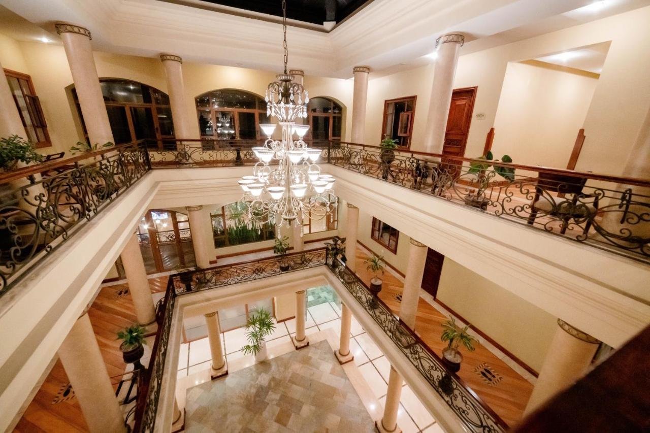 Grand Victoria Boutique Hotel Loja Esterno foto