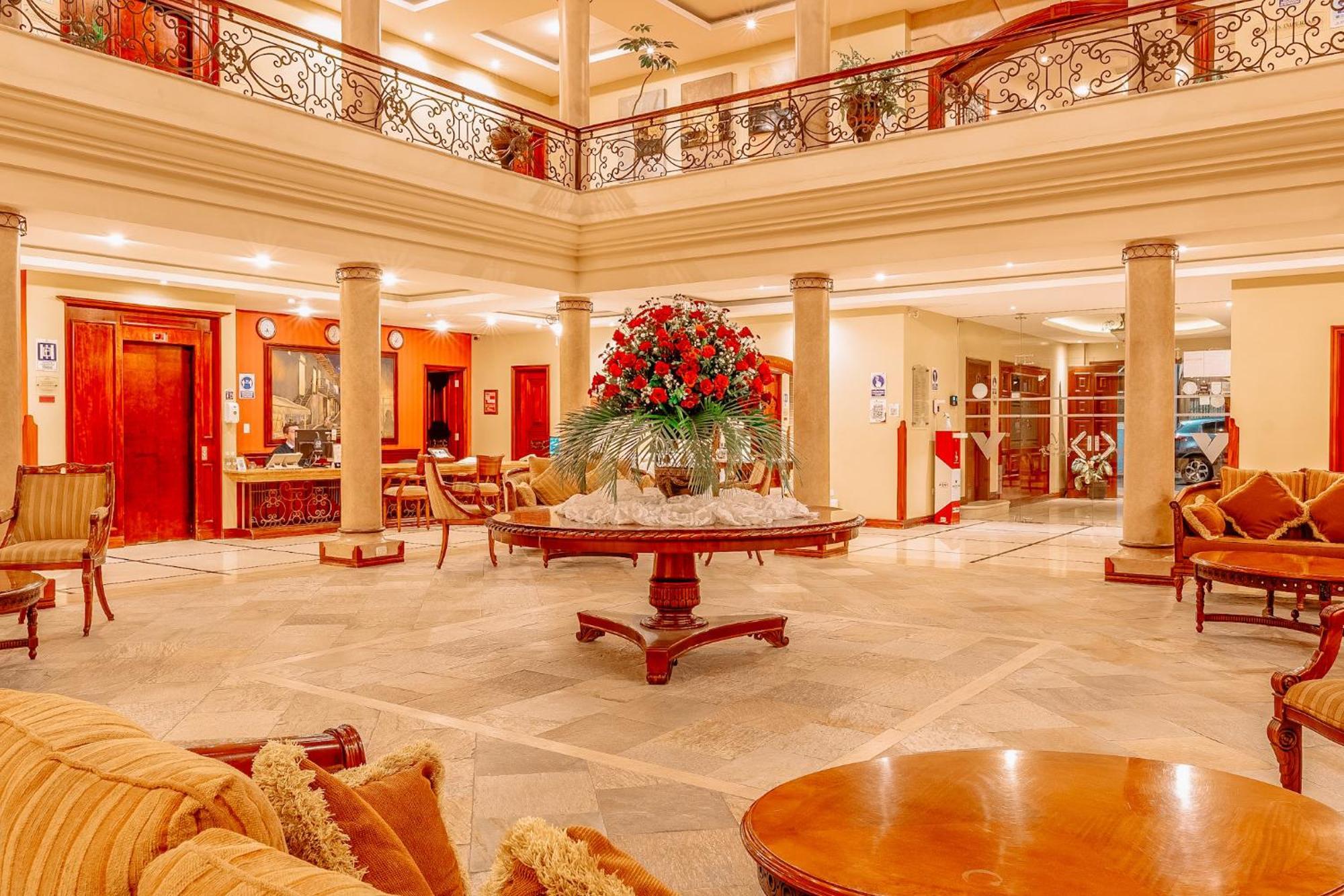 Grand Victoria Boutique Hotel Loja Esterno foto