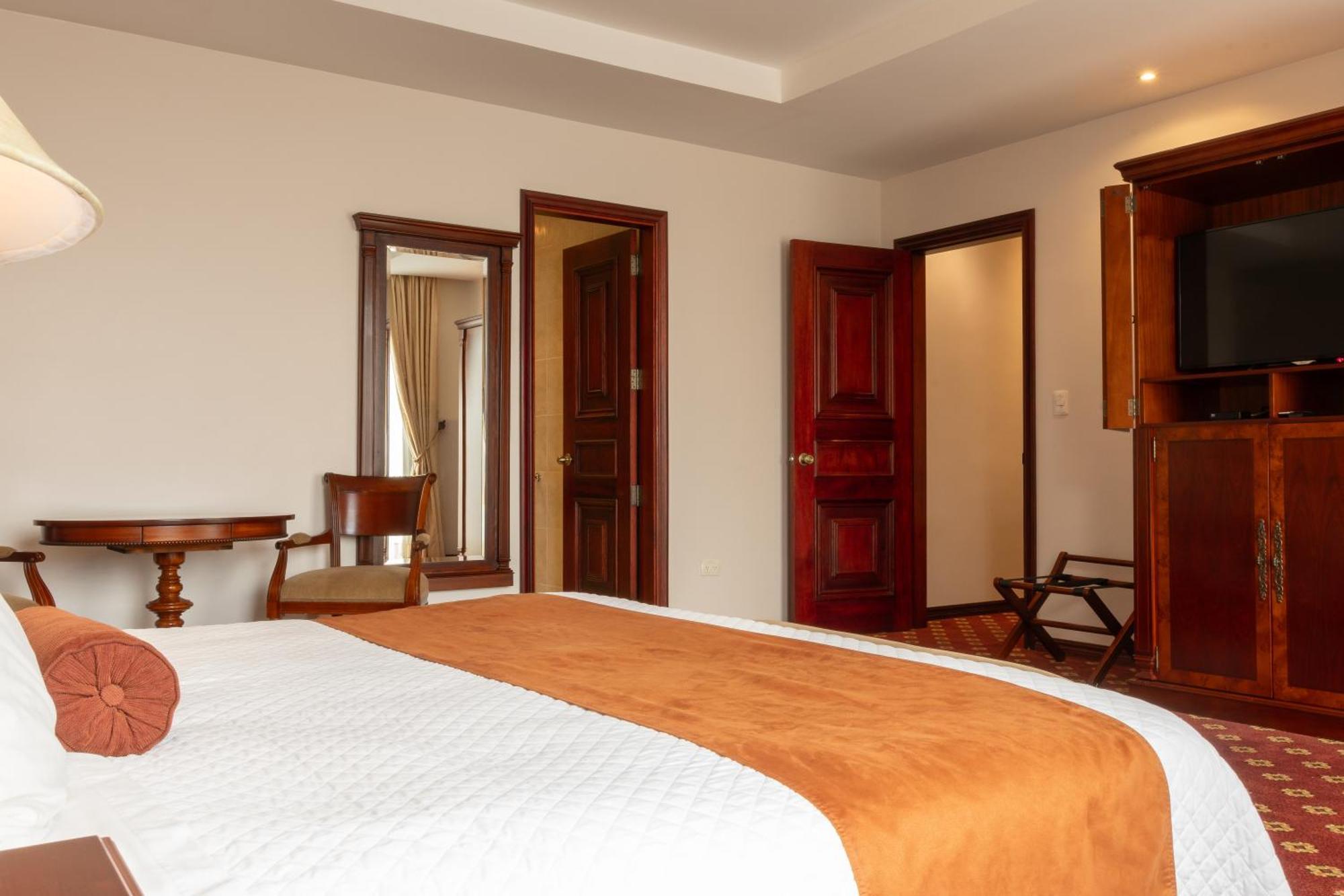 Grand Victoria Boutique Hotel Loja Esterno foto